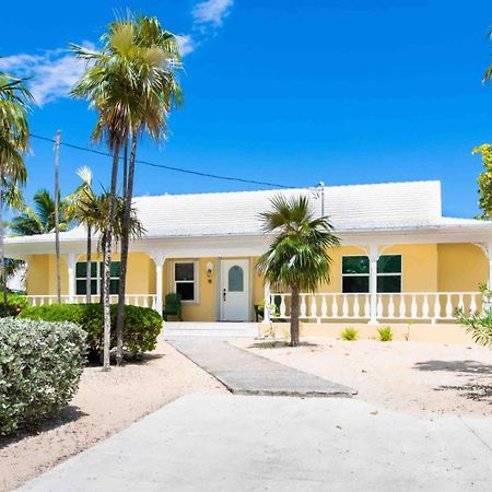 Thatch Hill - Renovated Beach House With Pool, Short Walk To The Rum Point Club Driftwood Village المظهر الخارجي الصورة