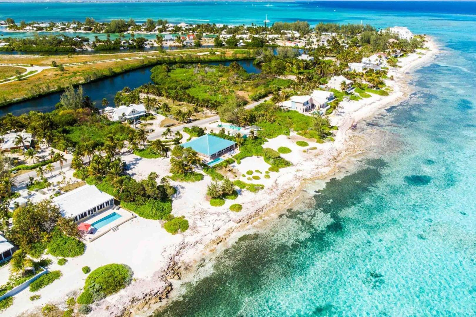 Thatch Hill - Renovated Beach House With Pool, Short Walk To The Rum Point Club Driftwood Village المظهر الخارجي الصورة