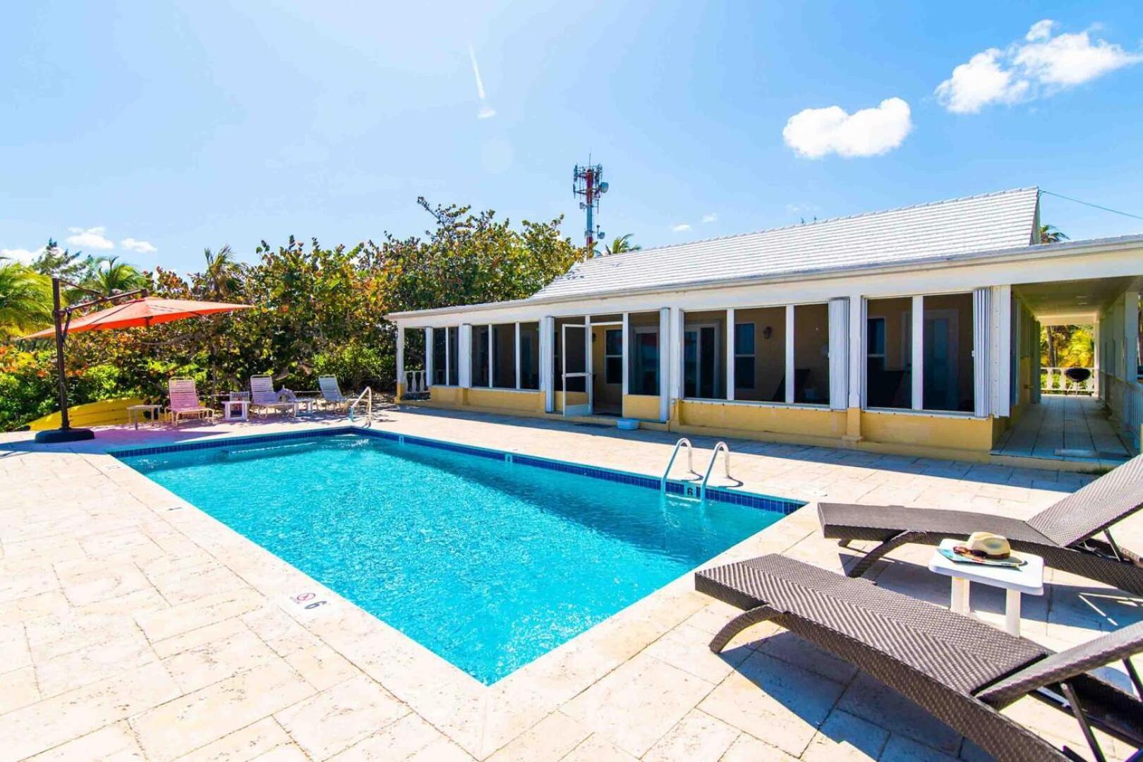 Thatch Hill - Renovated Beach House With Pool, Short Walk To The Rum Point Club Driftwood Village المظهر الخارجي الصورة