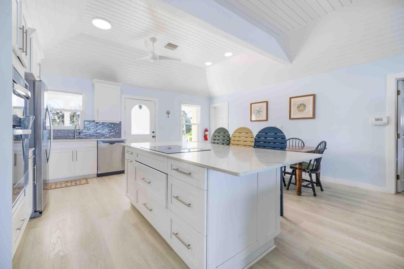 Thatch Hill - Renovated Beach House With Pool, Short Walk To The Rum Point Club Driftwood Village المظهر الخارجي الصورة