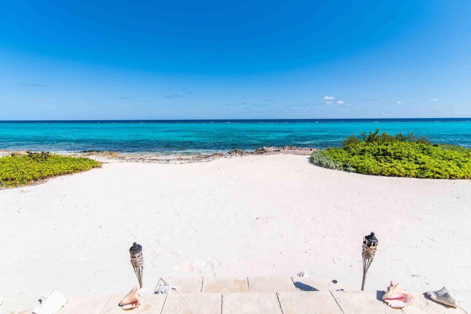 Thatch Hill - Renovated Beach House With Pool, Short Walk To The Rum Point Club Driftwood Village المظهر الخارجي الصورة