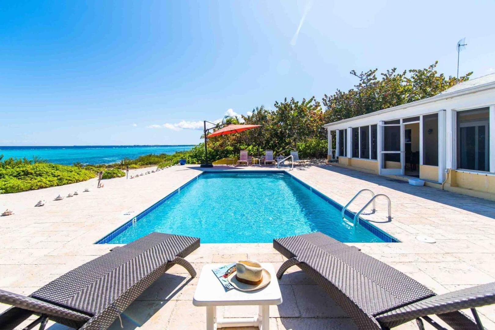 Thatch Hill - Renovated Beach House With Pool, Short Walk To The Rum Point Club Driftwood Village المظهر الخارجي الصورة